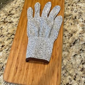 Henckels Protective Cut-Resistant Glove